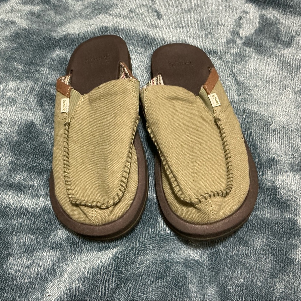 Sanuk Men’s Tan Canvas Slip-On’s